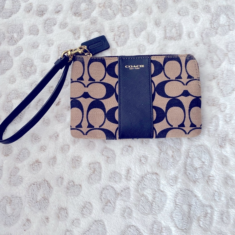 COPY - COACH Wristlet EUC